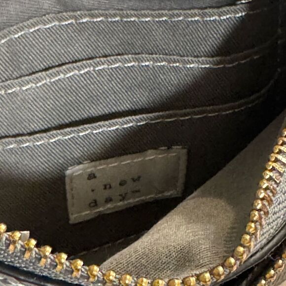 NWOT faux leather gray wristlet Brand: A New Day - Picture 4 of 4